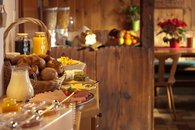 brasserie-OLLIOULES-min_breakfast_buffet_food_restaurant_meal_hotel_plate_fresh-718745